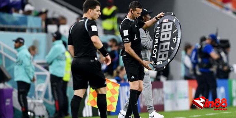 Luật bù giờ mới của Fifa được quy định rõ ràng