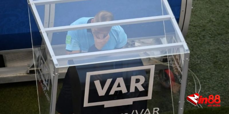 Có VAR việc đặt cược bóng đá cần phải cẩn trọng hơn