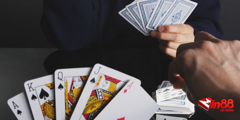 Hãy tái cấu trúc bài một cách linh hoạt khi chơi game Mậu Binh
